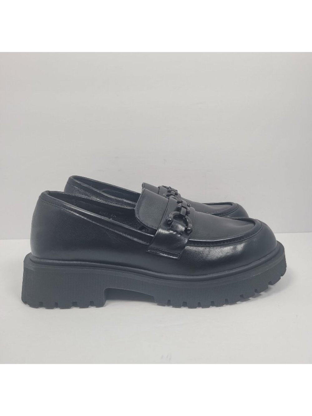 Mudd Roey Women's Black Chunky Sole Lug Slip On Loafers US Size 9